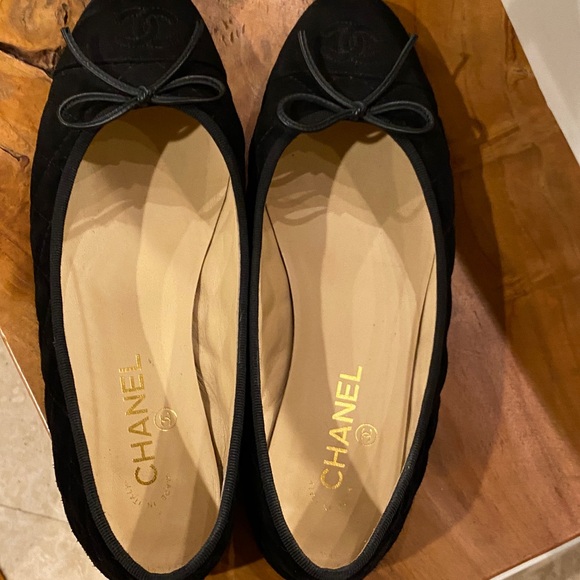 CHANEL Black Bow Accent Flats - Picture 10 of 10